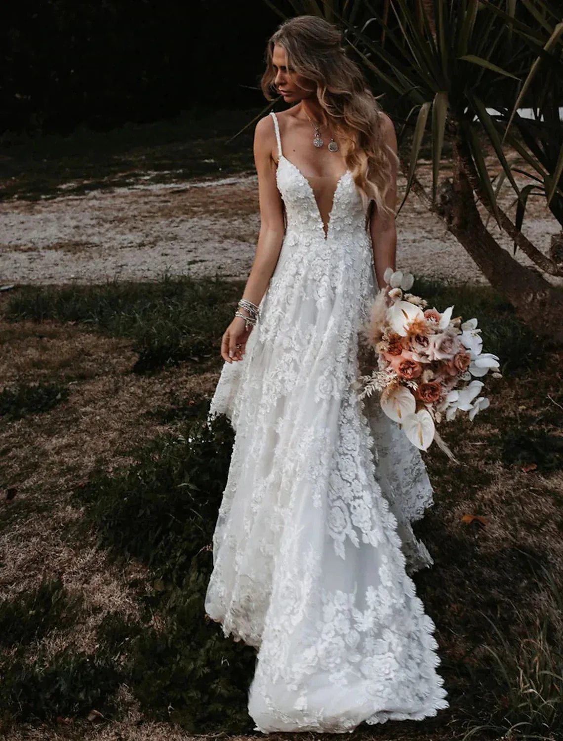 Beach Sexy Boho Wedding Dresses A-Line Sweetheart Camisole Spaghetti Strap Court Train Lace Outdoor Bridal Gowns With Appliques Split Front 2023 Summer Wedding Party, Women__ Clothing