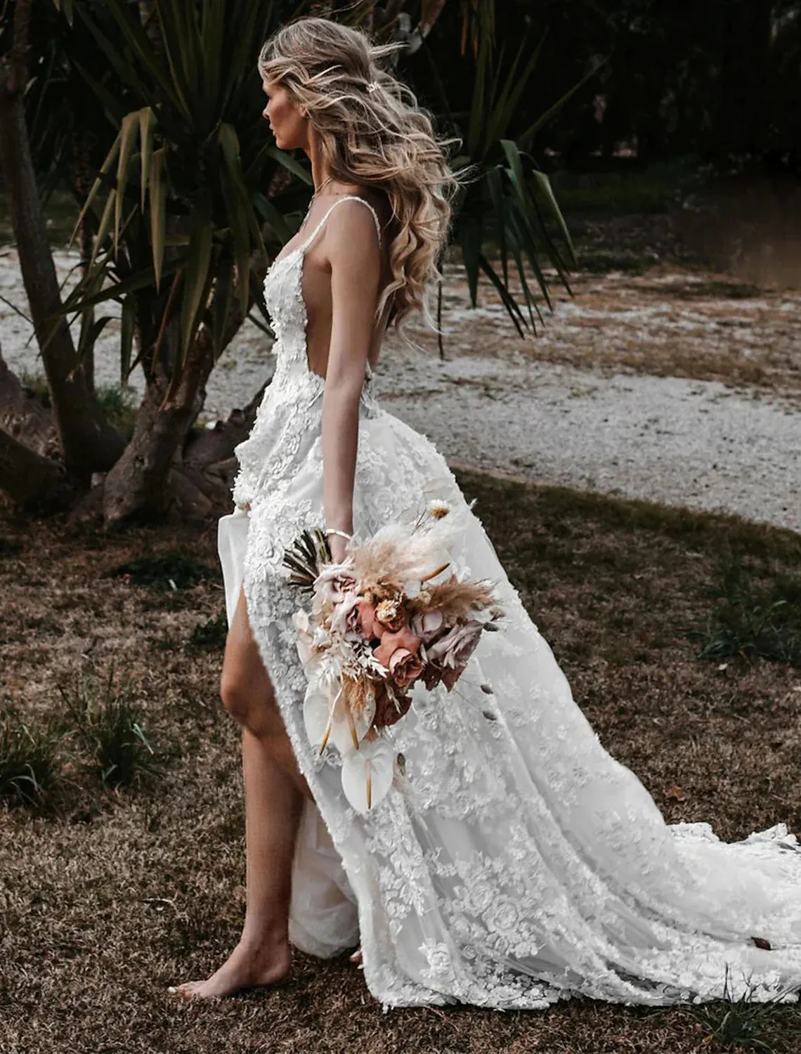 Beach Sexy Boho Wedding Dresses A-Line Sweetheart Camisole Spaghetti Strap Court Train Lace Outdoor Bridal Gowns With Appliques Split Front 2023 Summer Wedding Party, Women__ Clothing