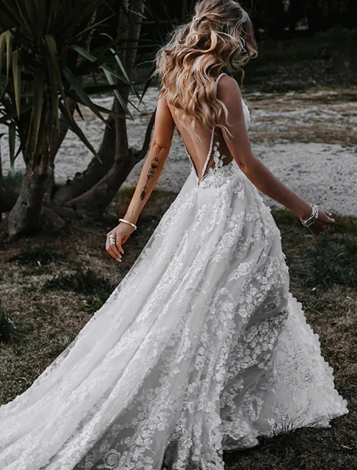 Beach Sexy Boho Wedding Dresses A-Line Sweetheart Camisole Spaghetti Strap Court Train Lace Outdoor Bridal Gowns With Appliques Split Front 2023 Summer Wedding Party, Women__ Clothing