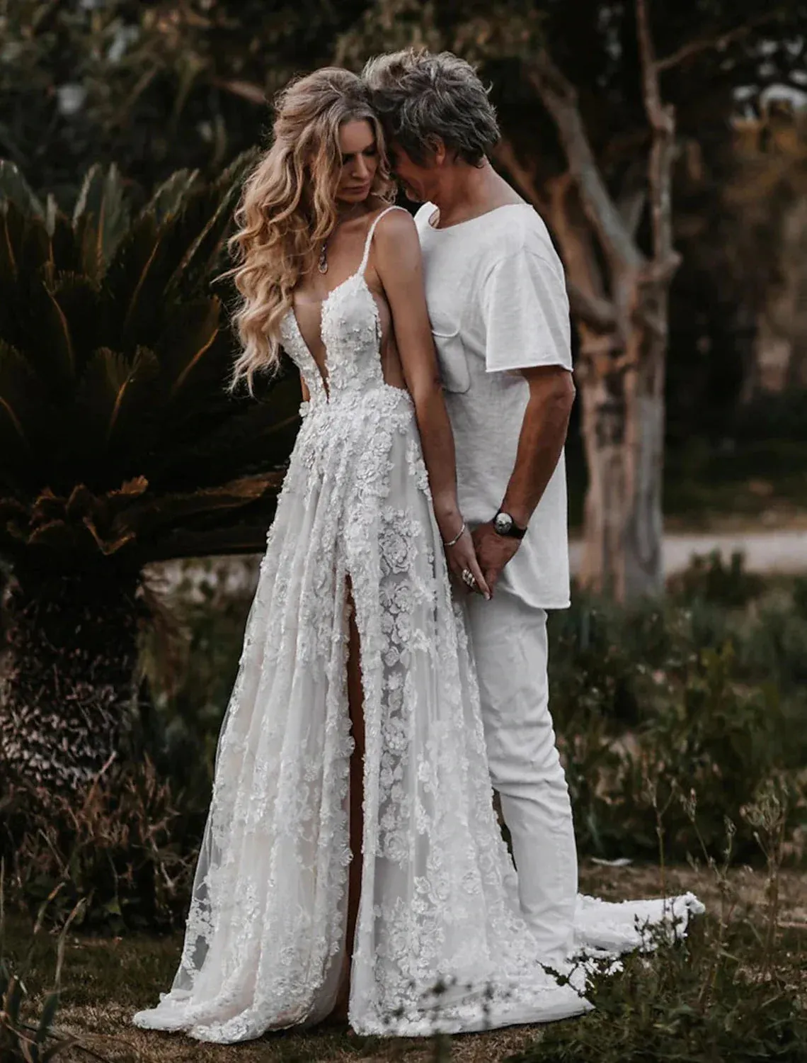 Beach Sexy Boho Wedding Dresses A-Line Sweetheart Camisole Spaghetti Strap Court Train Lace Outdoor Bridal Gowns With Appliques Split Front 2023 Summer Wedding Party, Women__ Clothing
